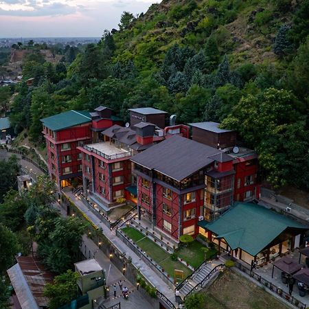 Готель Golden Tulip Srinagar Екстер'єр фото