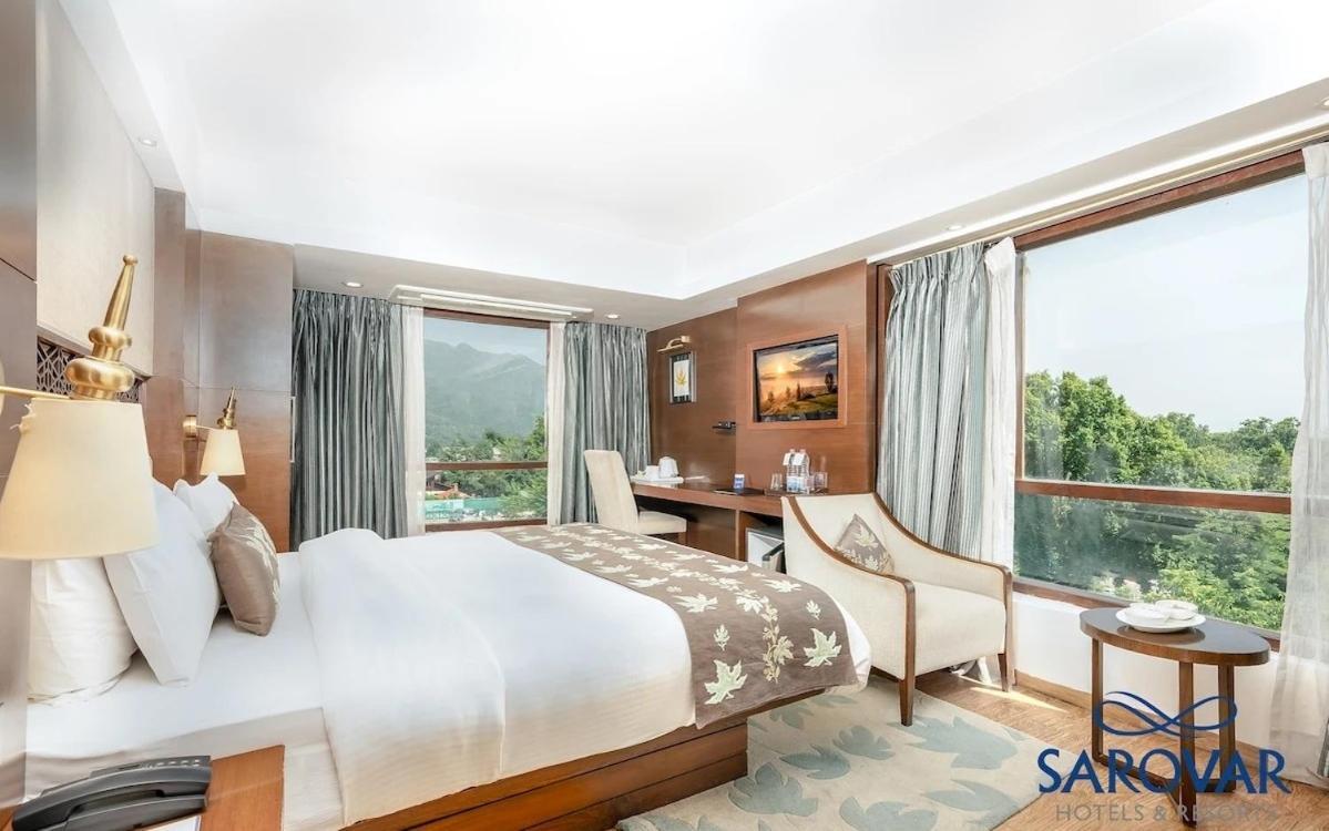 Готель Golden Tulip Srinagar Екстер'єр фото