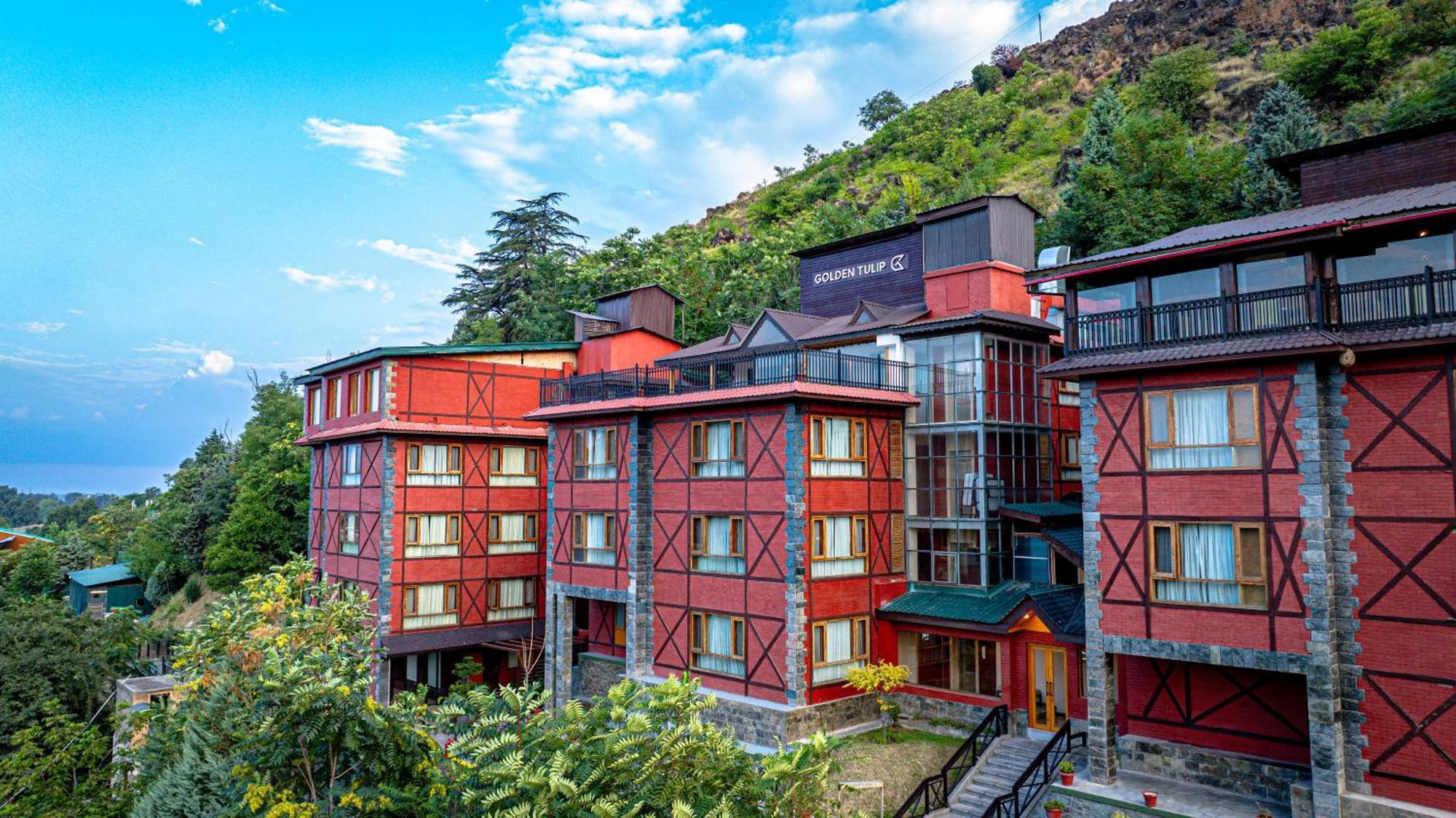 Готель Golden Tulip Srinagar Екстер'єр фото