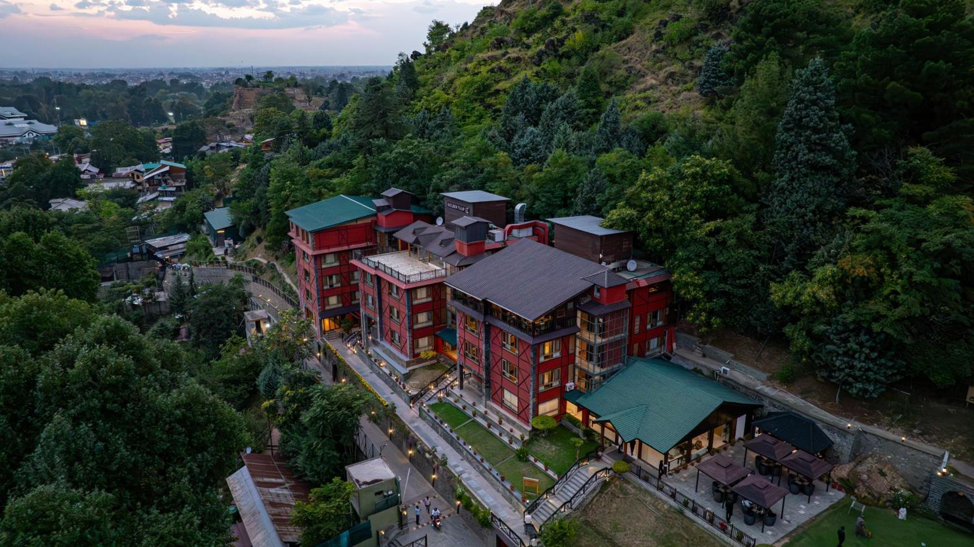 Готель Golden Tulip Srinagar Екстер'єр фото